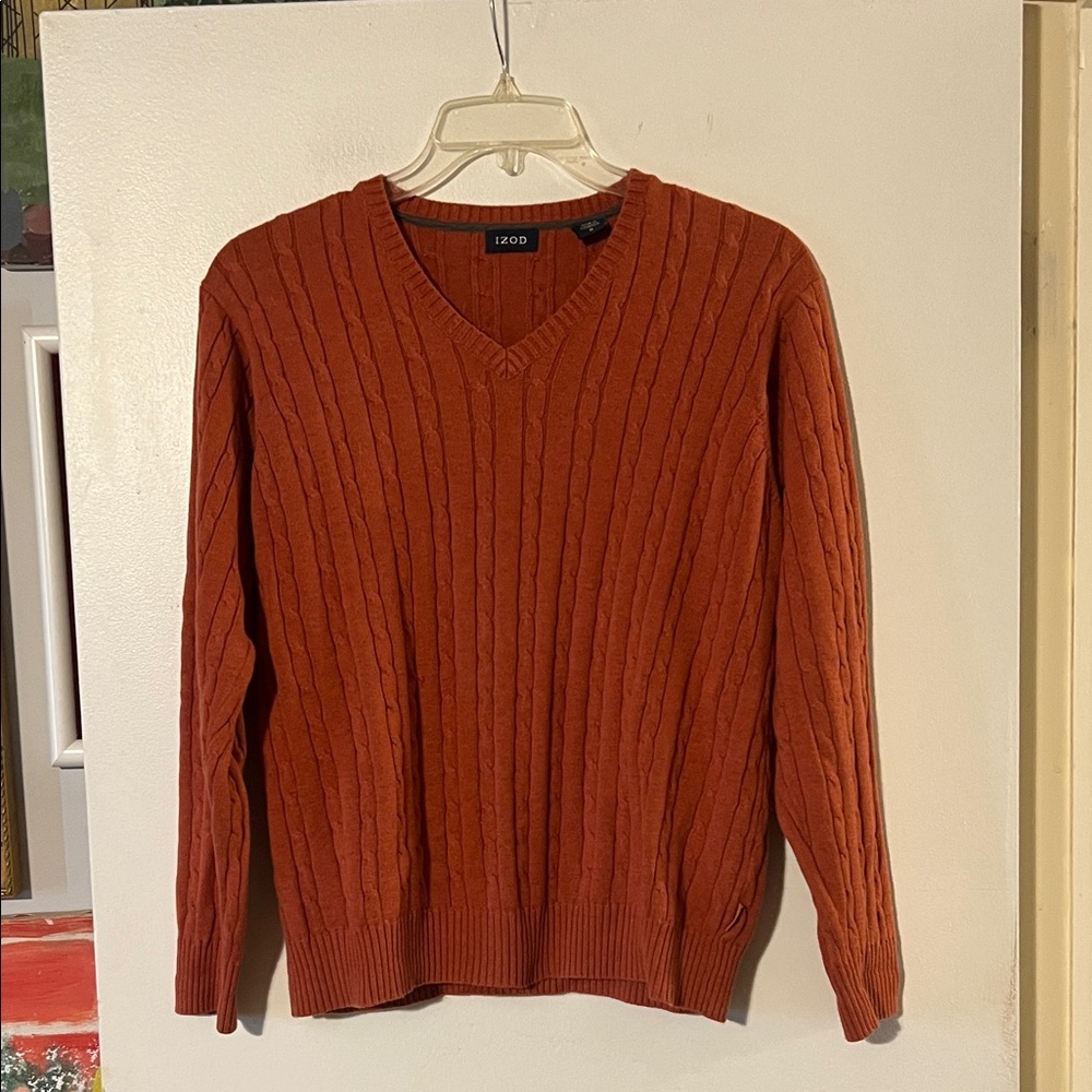 Izod cableknit v-neck sweater. 100% cotton